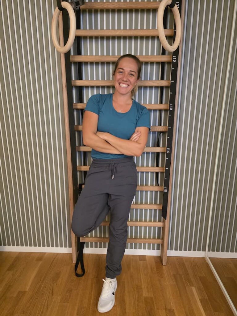 Porträt von Miranda Zwiehoff, Physiotherapeutin für Rehabilitation nach Verletzungen und Gründerin von Körperwissen.